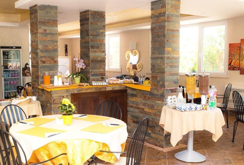 Hotel Villa Aurora ラティーナ エクステリア 写真