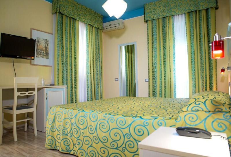 Hotel Villa Aurora ラティーナ エクステリア 写真