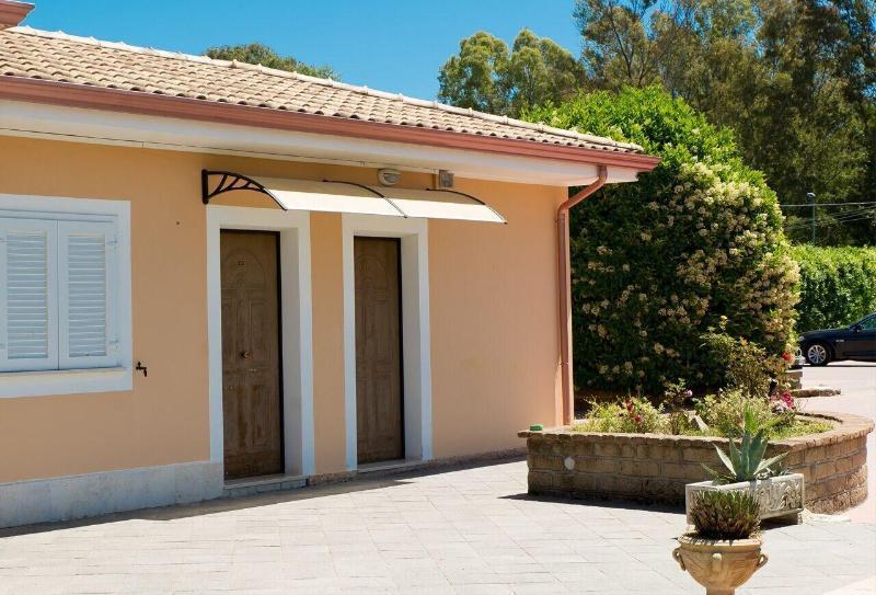 Hotel Villa Aurora ラティーナ エクステリア 写真