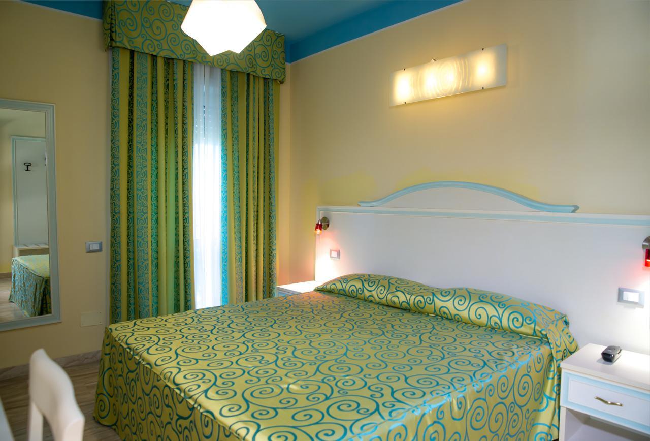 Hotel Villa Aurora ラティーナ エクステリア 写真
